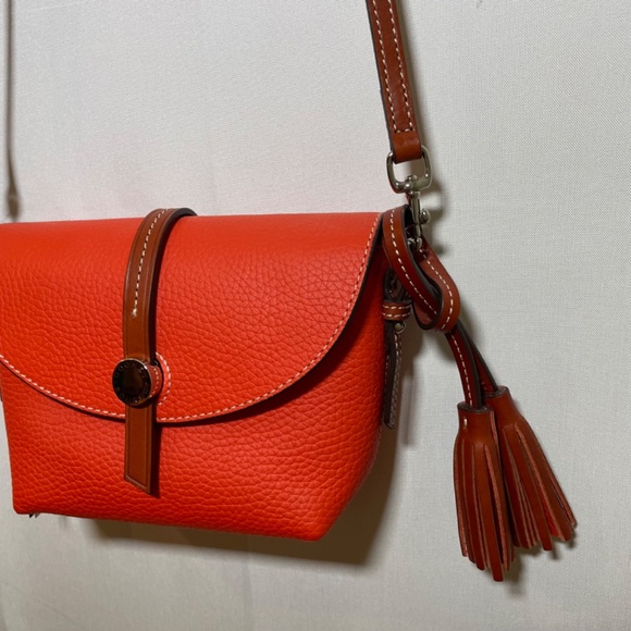 NEW WITH TAGS! DOONEY & BOURKE ALL LEATHER CROSSBODY BAG - Picture 4 of 7